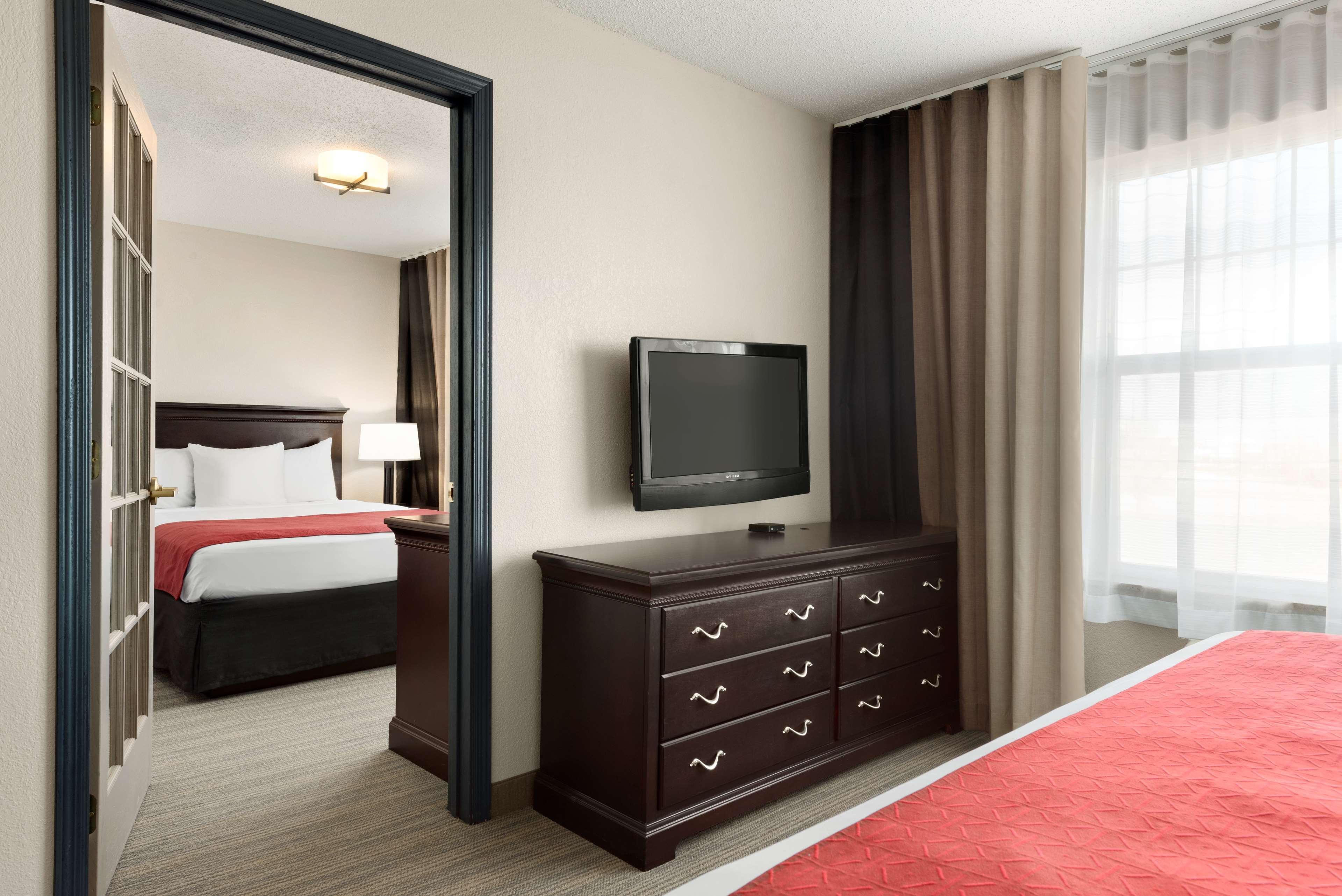 Country Inn & Suites By Radisson, Kansas City At Village West, Ks Bonner Springs Exterior foto