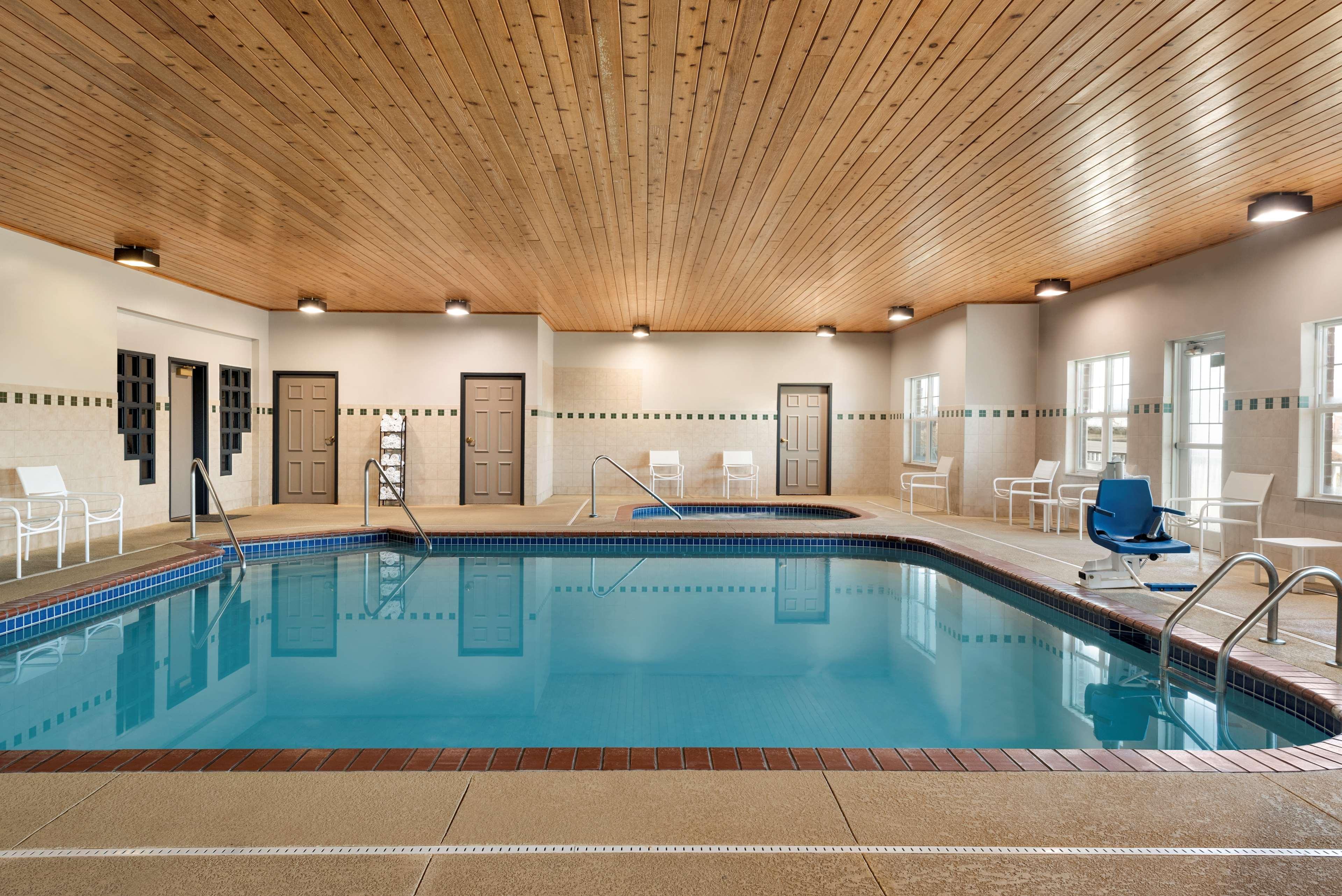 Country Inn & Suites By Radisson, Kansas City At Village West, Ks Bonner Springs Exterior foto